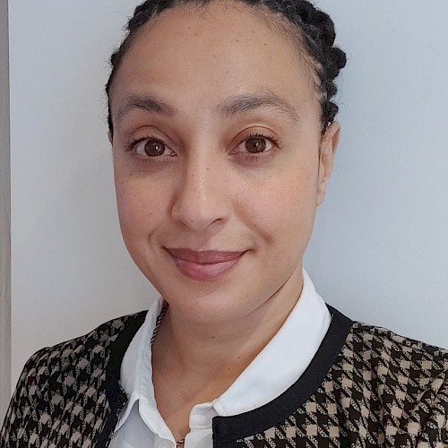 Dr Luisa Searle